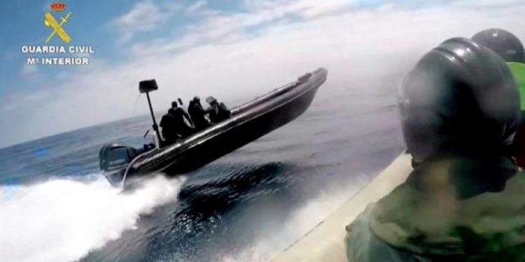 Dos guardias civiles muertos tras ser embestidos por una narcolancha en Barbate 1 La Guardia Civil avista una narcolancha frente a Ayamonte y detiene a sus tripulantes