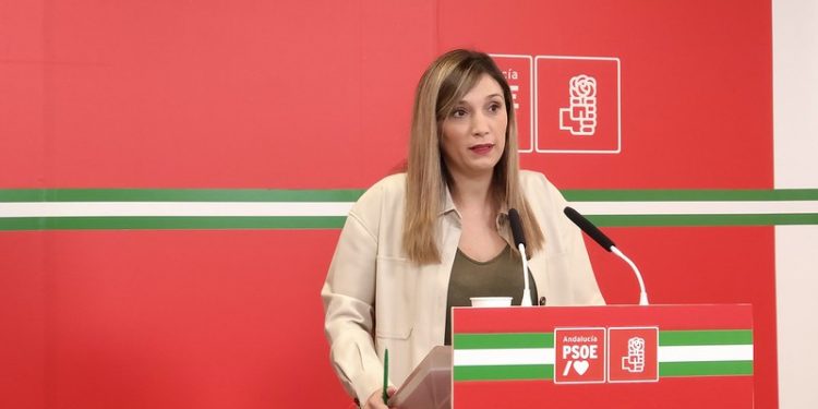 El PSOE andaluz pide a Juanma Moreno que aclare "qué prometieron" a Puigdemont 1 El PSOE advierte que Juanma Moreno «tapa con reinauguraciones los problemas graves» de la sanidad