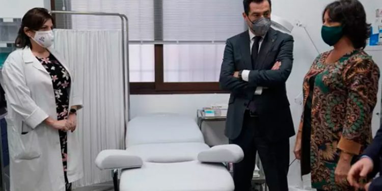 Juanma Moreno incumple su palabra y deja a cuatro municipios de Jaén sin pediatra todo el verano 1 juanma moreno inauguracion centro de salud jimena