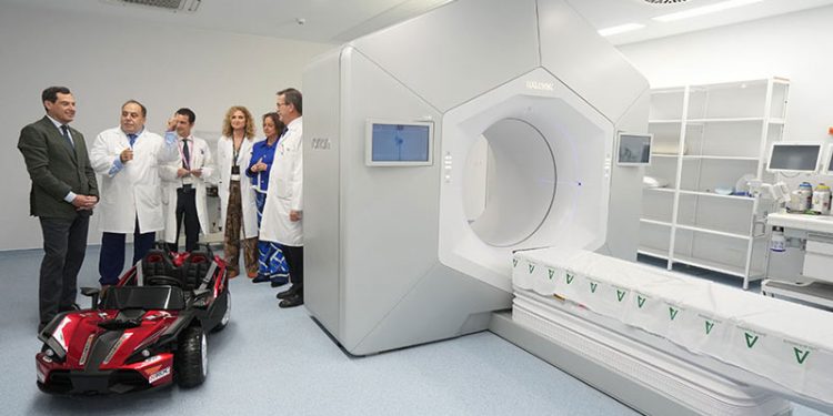 El PSOE alerta del aumento de un 54% de desvío de fondos a la sanidad privada en Andalucía 1 Moreno anuncia que el Presupuesto en Sanidad para 2024 asciende a 14.246 millones