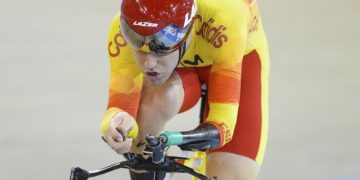 El ciclista paralímpico Alfonso Cabello imparte una ‘masterclass’ sobre deporte y diversidad funcional