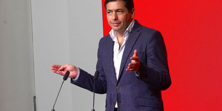 El PSOE critica el “ridículo” de Juanma Moreno en Dubái 1 El PSOE critica el “ridículo” de Juanma Moreno en Dubái