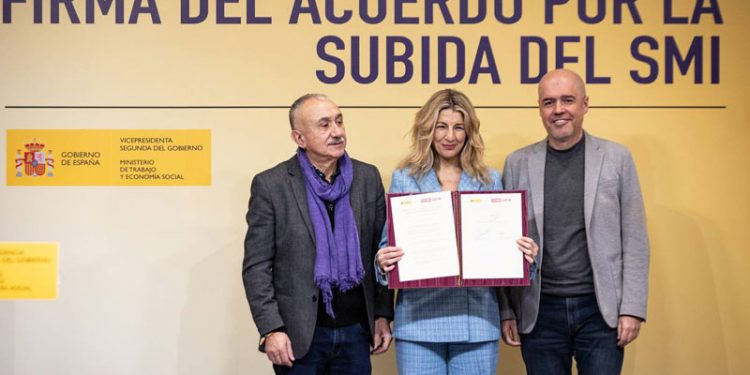 Firma del acuerdo para la subida del SMI 1 Firma del acuerdo para la subida del SMI
