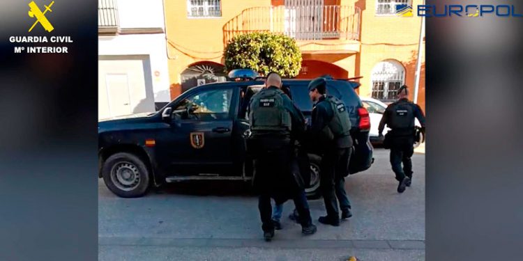 La Guardia Civil detiene en La Rinconada a un activista de Daesh 1 La Guardia Civil detiene en La Rinconada a un activista de Daesh