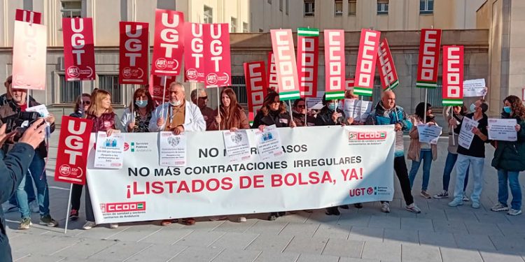 UGT denuncia "la falta de previsión" y el "caos" de la Junta en la organización de los eventuales sanitarios 1 UGT y CCOO protestan por el maltrato y la falta de respeto de la Junta a los 7.000 eventuales del SAS