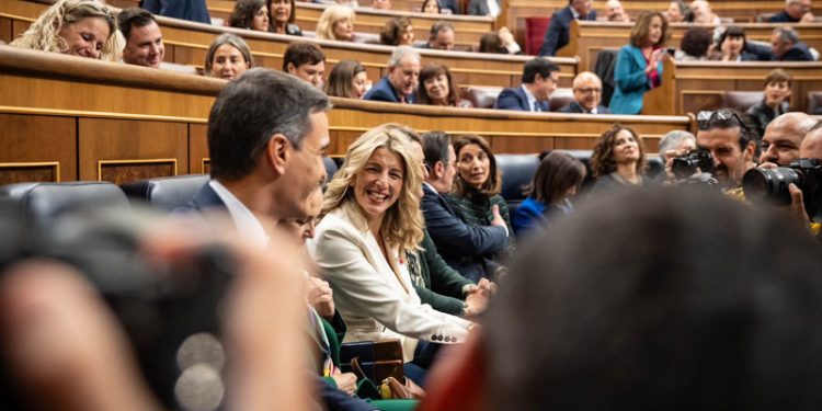 Trabajo y organizaciones sindicales acuerdan una subida del 5% del SMI 1 Trabajo y organizaciones sindicales acuerdan una subida del 5% del SMI