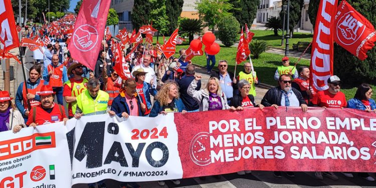 CCOO y UGT se manifiestan en Mérida por el 1º de Mayo 1 CCOO y UGT se manifiestan en Mérida por el 1º de Mayo