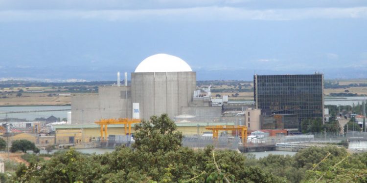 El alcalde de Almaraz teme que el cierre de la central nuclear suponga «la ruina» de la comarca