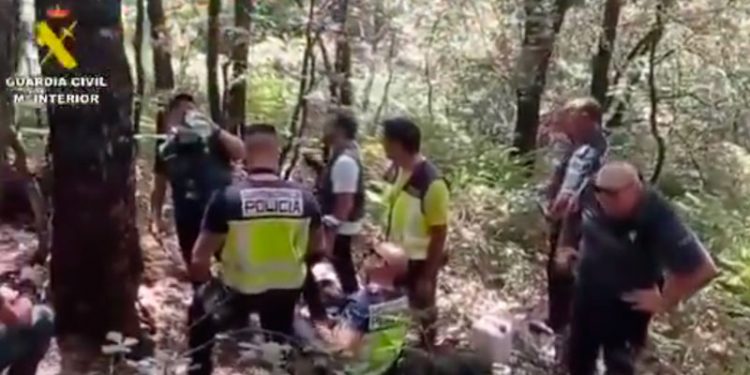 La Guardia Civil encuentra un cadáver en un paraje de Villanueva de la Vera, que podría ser el del hombre desaparecido el domingo 1 La Guardia Civil encuentra un cadáver en un paraje de Villanueva de la Vera, que podría ser el del hombre desaparecido el domingo