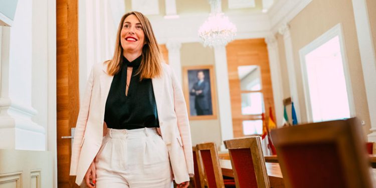 La presidenta Guardiola anuncia la continuidad del consejero de Vox 1 La presidenta Guardiola anuncia la continuidad del consejero de Vox