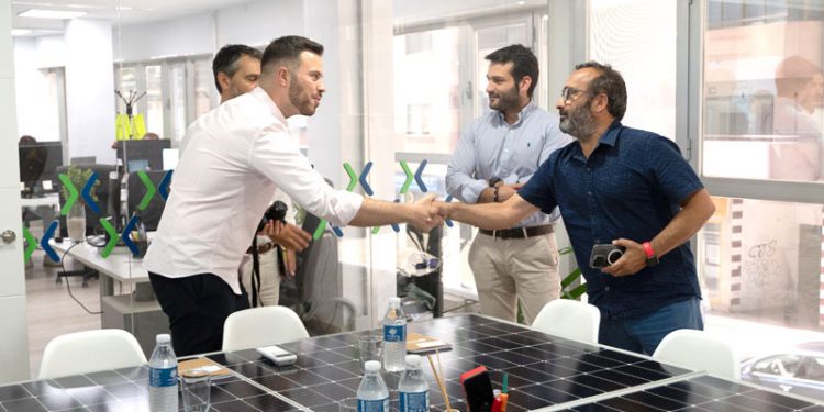 Morales subraya en su visita a Incalexa «las posibilidades que hay en nuestra provincia»