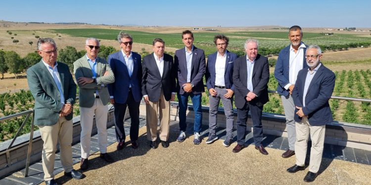 Planas valora en Trujillo «el esfuerzo» de las bodegas españolas para aunar «innovación, progreso y vanguardia»