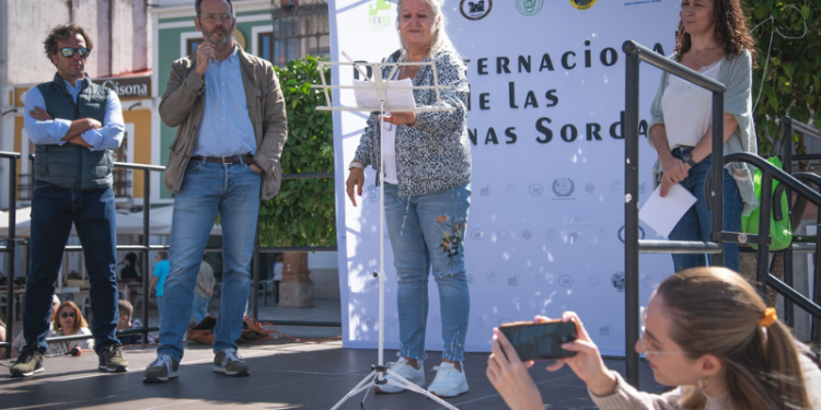 Las diferentes Asociaciones de Personas Sordas de Extremadura se concentraron en Mérida con motivo del Día Internacional de las Personas Sordas 1 Concentración Asociaciones Personas Sordas Mérida