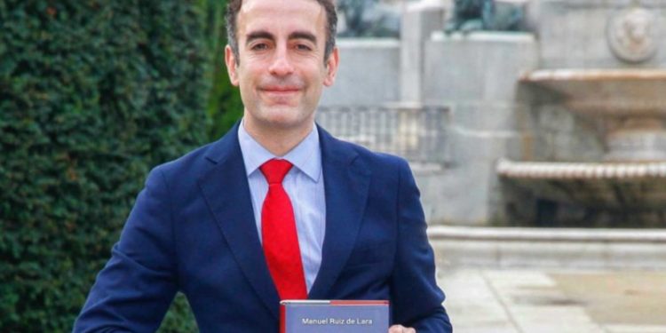 El PSOE alza la voz y pide un expediente contra el juez Ruiz de Lara por "insultar" a Begoña Gómez 1 El PSOE alza la voz y pide un expediente contra el juez Ruiz de Lara por «insultar» a Begoña Gómez