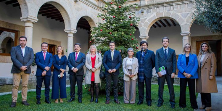 "Ambicioso" Plan de Empleo en Extremadura 1 «Ambicioso» Plan de Empleo en Extremadura