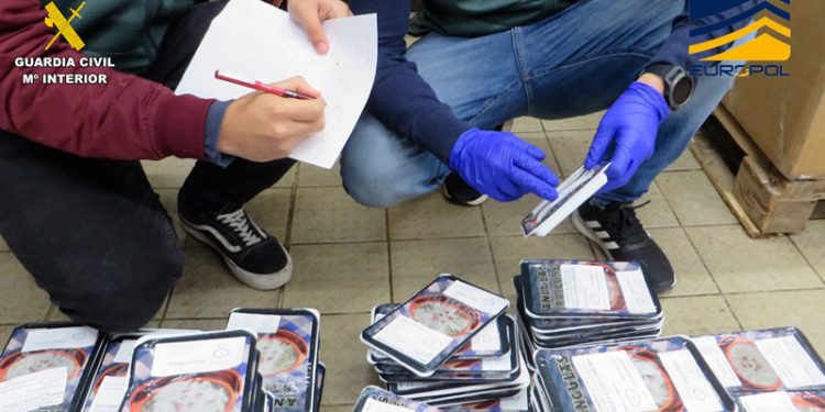 La Guardia Civil tumba en Badajoz una organización criminal dedicada al comercio internacional de anguila precocinada