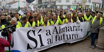 Unas 7.000 personas se manifiestan hasta las puertas de la Central Nuclear de Almaraz para reclamar su continuidad