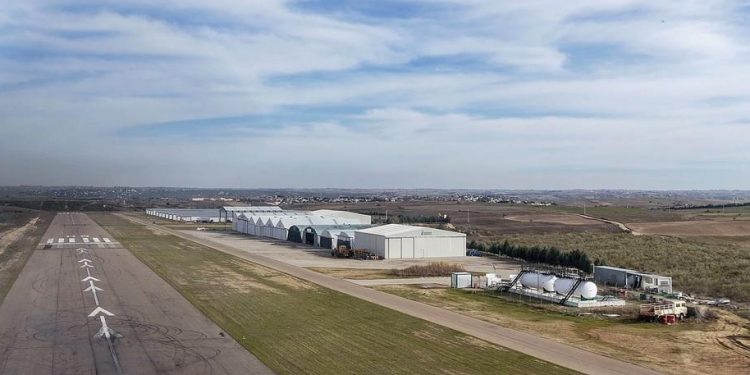 Avión Badajoz-Madrid colisiona con carpa militar en Talavera la Real 1 Avion Badajoz Madrid colisiona con carpa militar en Talavera la Real