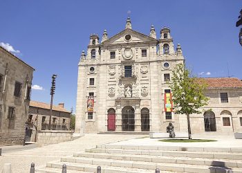 Caceres presenta una instalacion artistica interactiva para impulsar su candidat