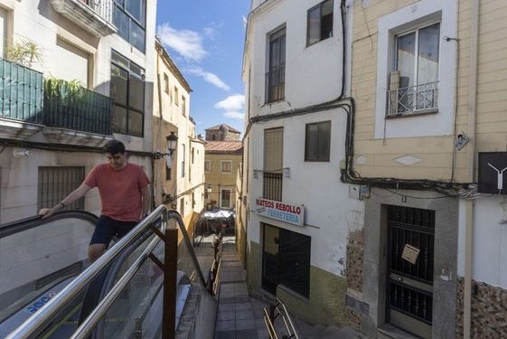 Detenido un hombre por robo en un comercio de la ciudad, según la Policía Local 1 Detenido un hombre por robo en un comercio de la ciudad segun la Policia Local