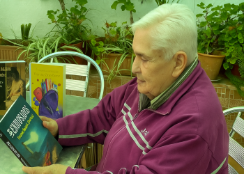 La maestra de Badajoz que transforma la dehesa en un aula literaria: "Cada libro es una escuela" 4 La maestra de Badajoz que transforma la dehesa en un aula literaria Cada libro e
