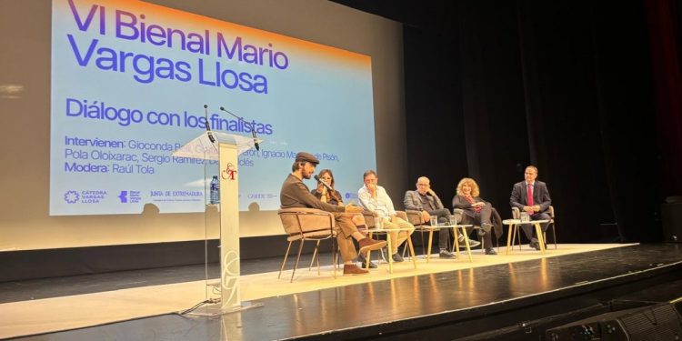 Sergio Ramírez, escritor nicaragüense, triunfa en la VI Bienal Mario Vargas Llosa en Extremadura 1 Sergio Ramirez escritor nicaraguense triunfa en la VI Bienal Mario Vargas Llosa